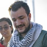 L'activiste palestinien Mahmoud Khalil s'est exprimé après sa libération d'un centre de détention fédéral. KEYSTONE/AP/Matthew Hinton